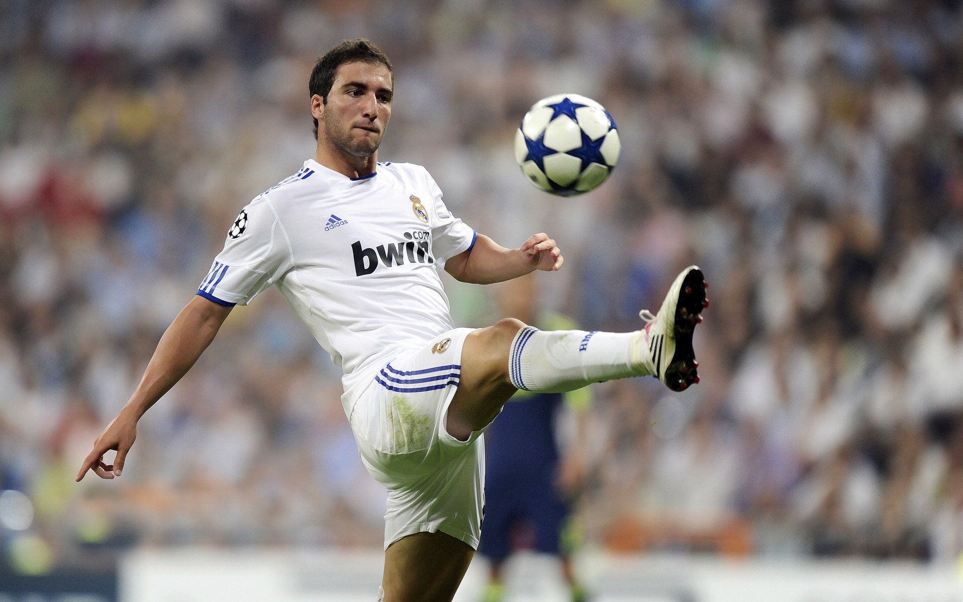 意甲细腻控球：展现足球的艺术魅力，意大利足球控球率